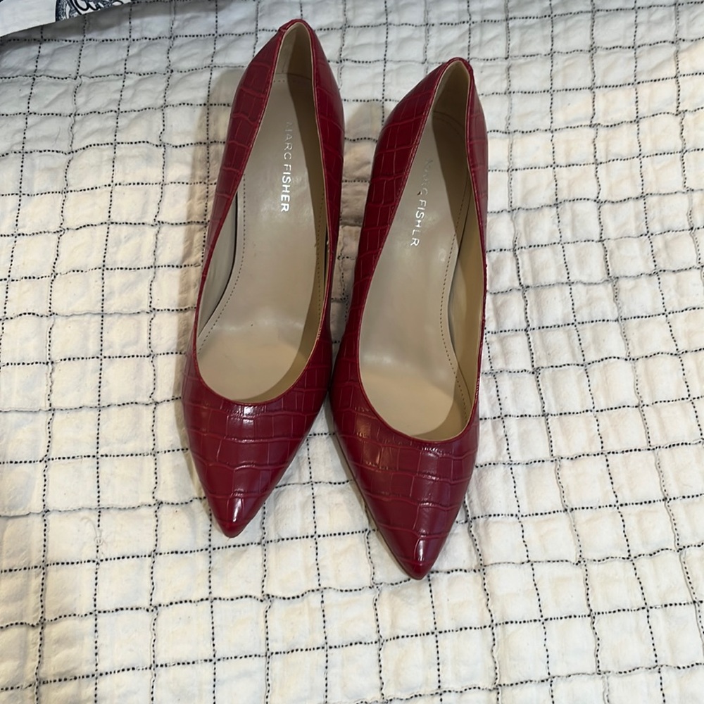Marc fisher size 8 heels